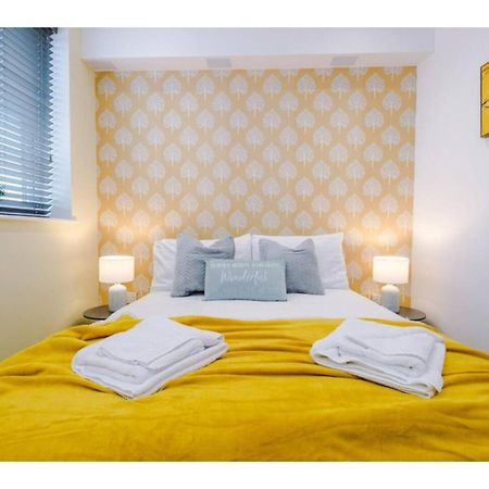 The Ecclesian Deluxe Apartments Near Trafford Centre Eccles Train Station مانشستر المظهر الخارجي الصورة