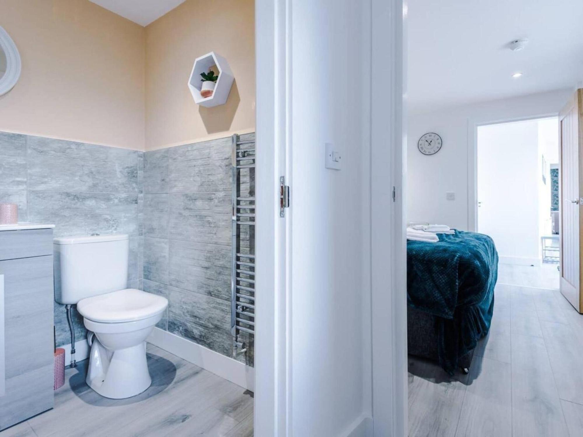 The Ecclesian Deluxe Apartments Near Trafford Centre Eccles Train Station مانشستر المظهر الخارجي الصورة