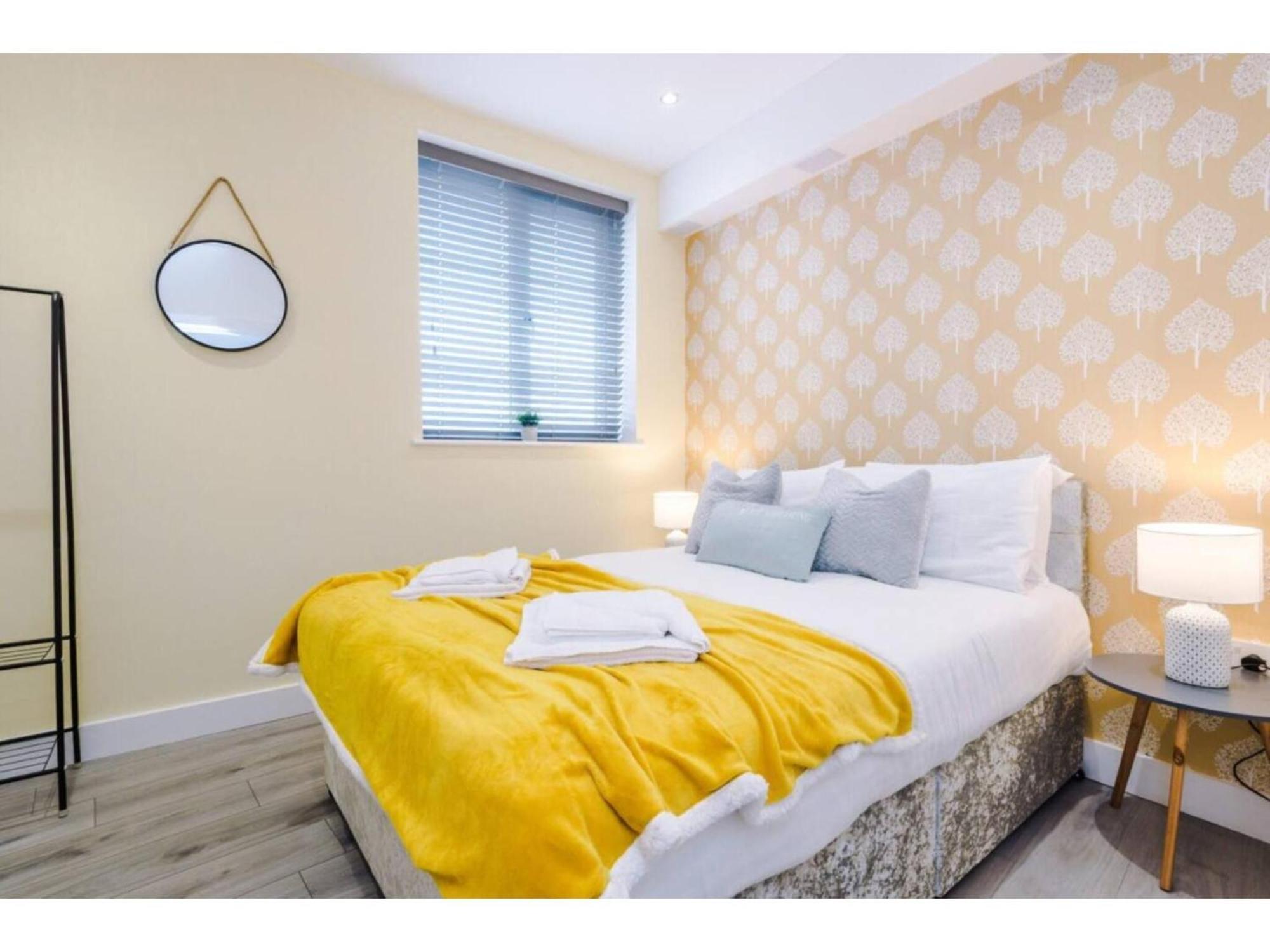 The Ecclesian Deluxe Apartments Near Trafford Centre Eccles Train Station مانشستر المظهر الخارجي الصورة