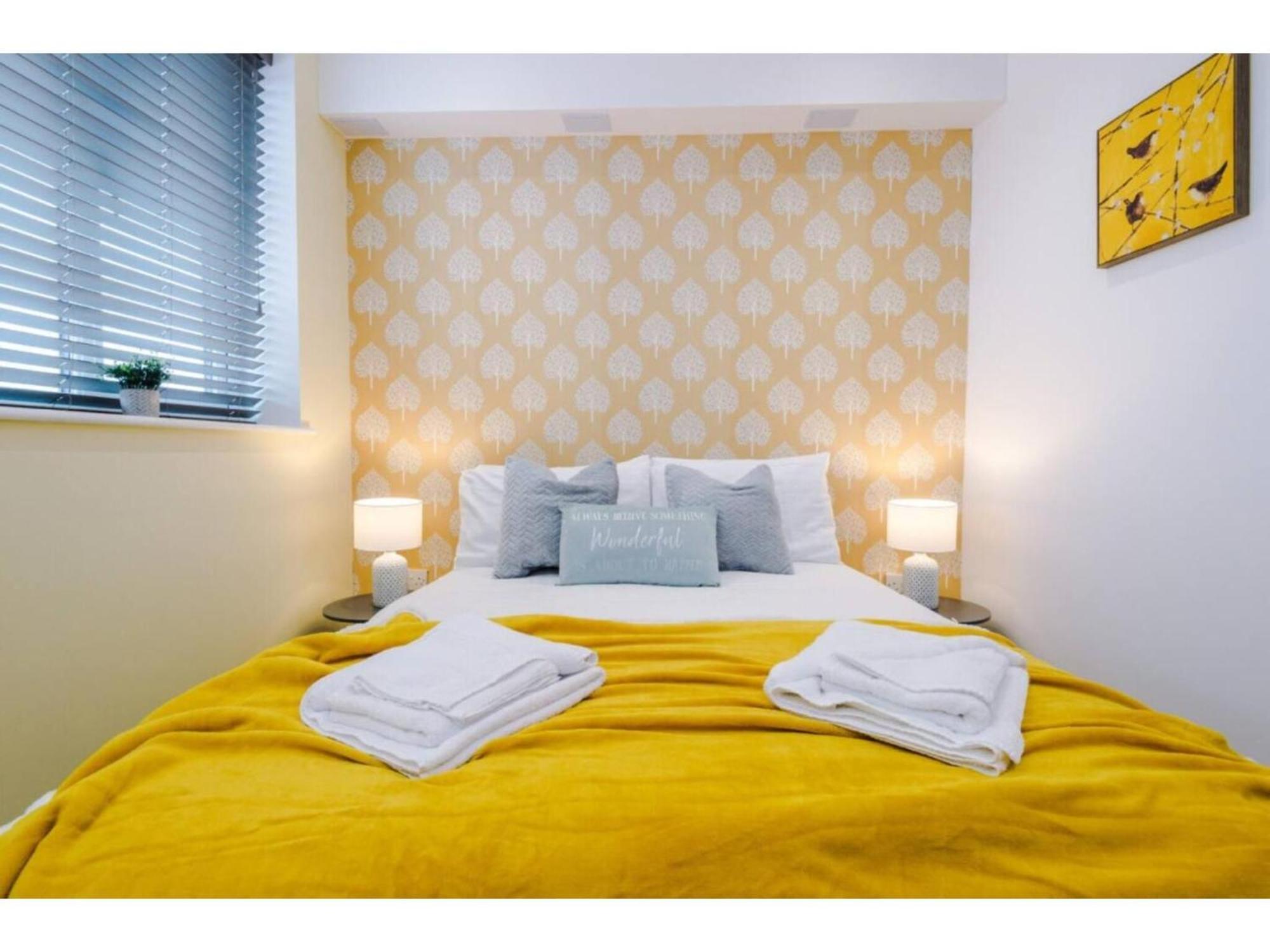 The Ecclesian Deluxe Apartments Near Trafford Centre Eccles Train Station مانشستر المظهر الخارجي الصورة