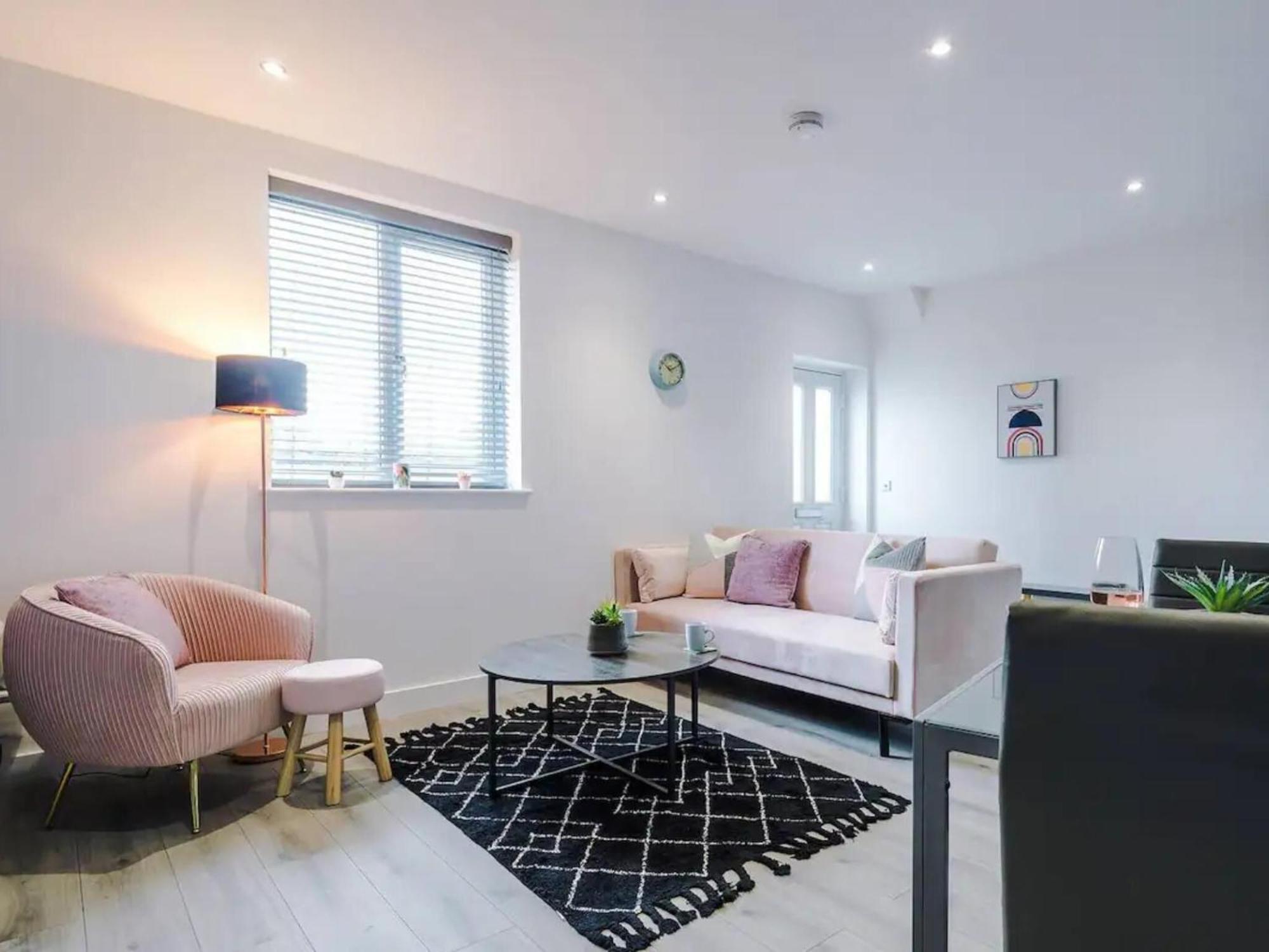 The Ecclesian Deluxe Apartments Near Trafford Centre Eccles Train Station مانشستر المظهر الخارجي الصورة