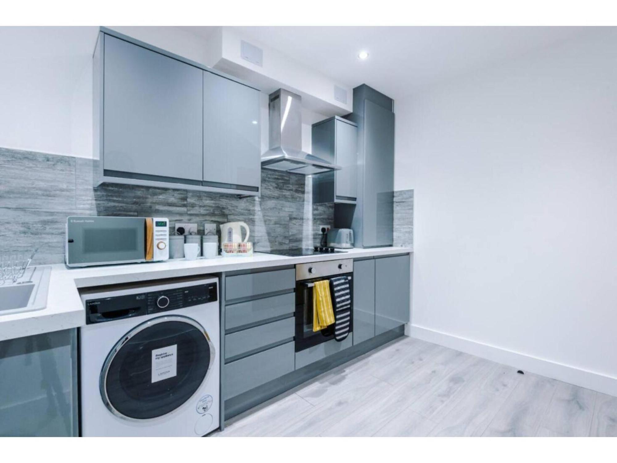 The Ecclesian Deluxe Apartments Near Trafford Centre Eccles Train Station مانشستر المظهر الخارجي الصورة