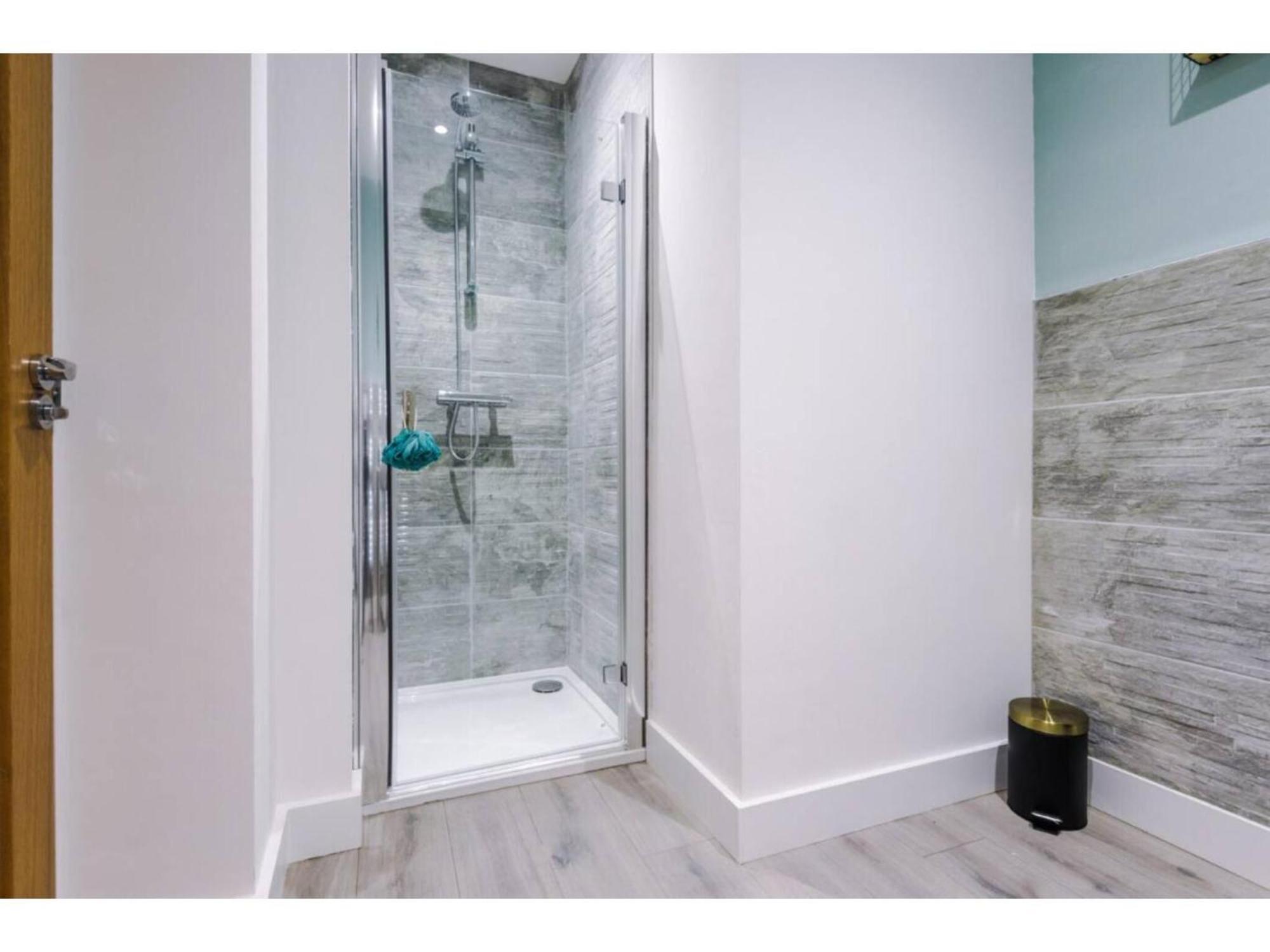 The Ecclesian Deluxe Apartments Near Trafford Centre Eccles Train Station مانشستر المظهر الخارجي الصورة