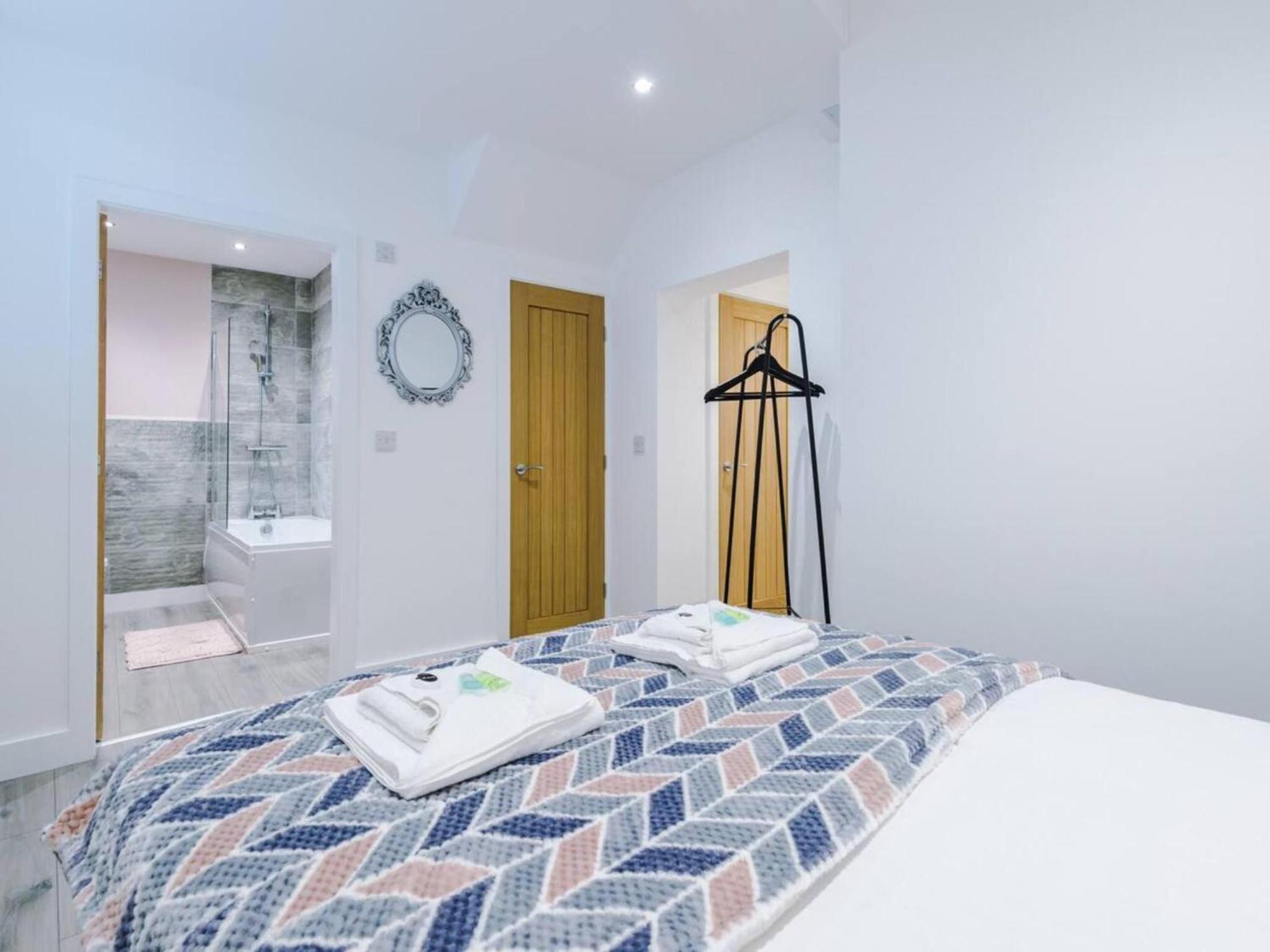 The Ecclesian Deluxe Apartments Near Trafford Centre Eccles Train Station مانشستر المظهر الخارجي الصورة