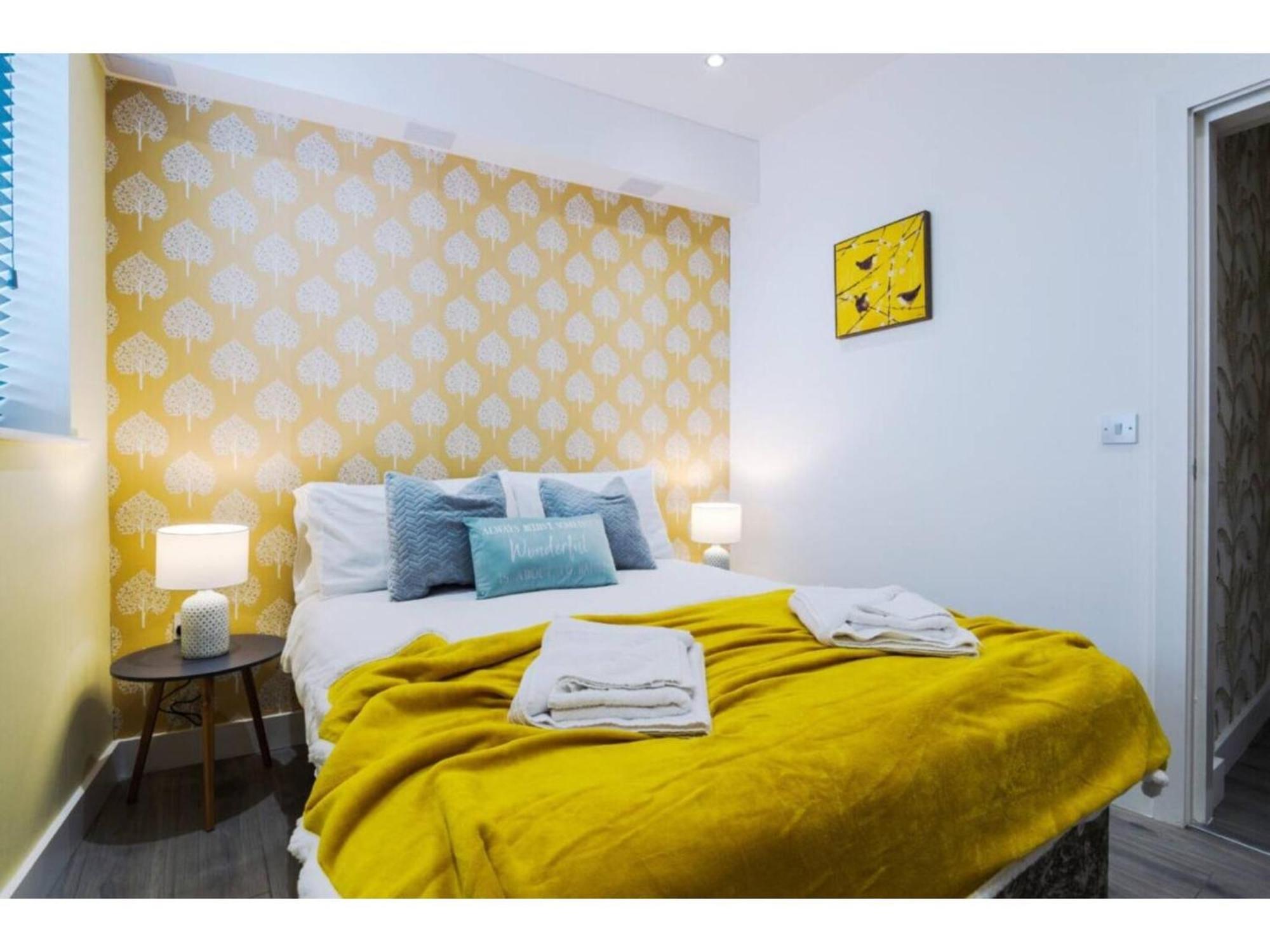 The Ecclesian Deluxe Apartments Near Trafford Centre Eccles Train Station مانشستر المظهر الخارجي الصورة