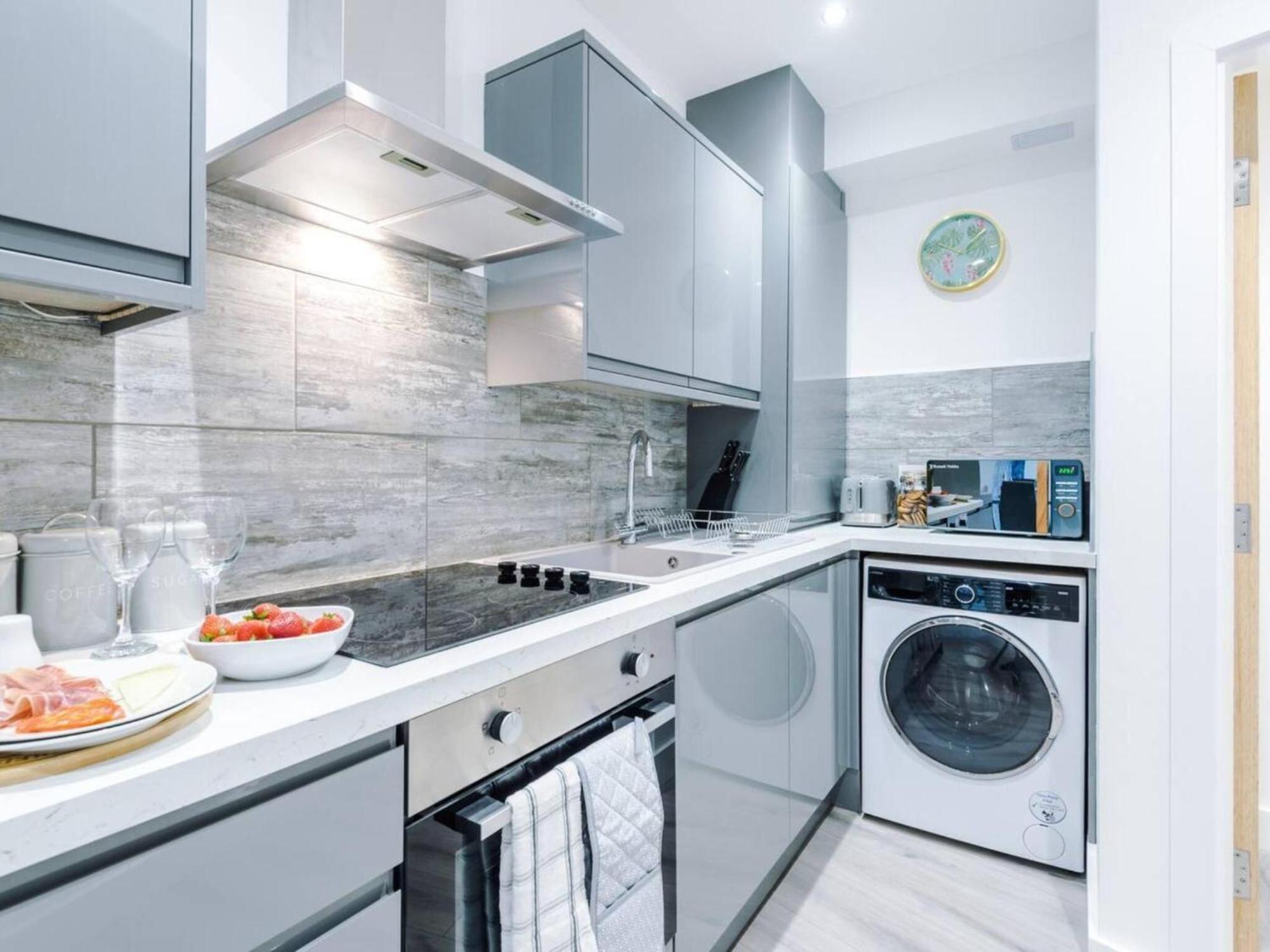 The Ecclesian Deluxe Apartments Near Trafford Centre Eccles Train Station مانشستر المظهر الخارجي الصورة