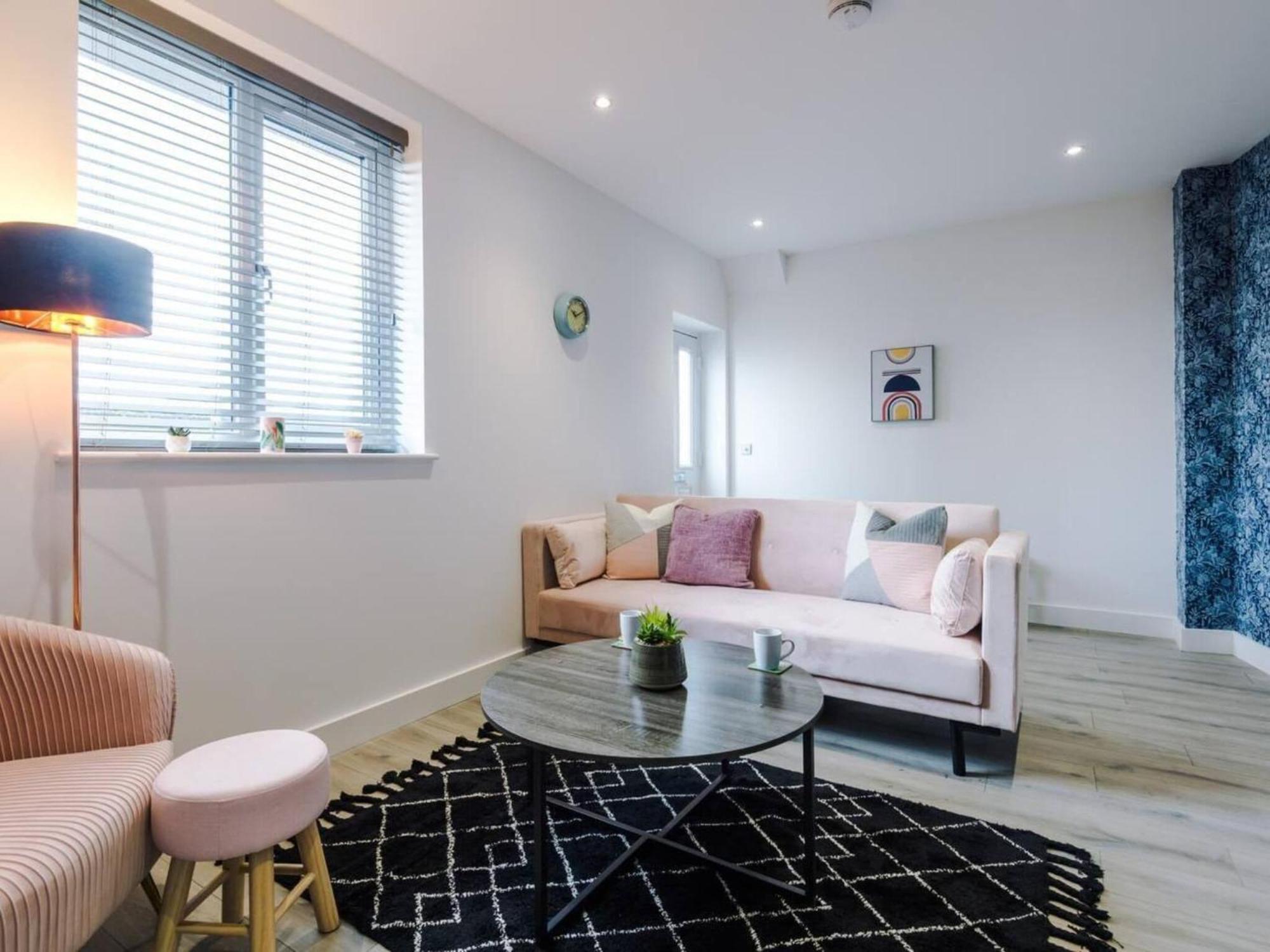 The Ecclesian Deluxe Apartments Near Trafford Centre Eccles Train Station مانشستر المظهر الخارجي الصورة