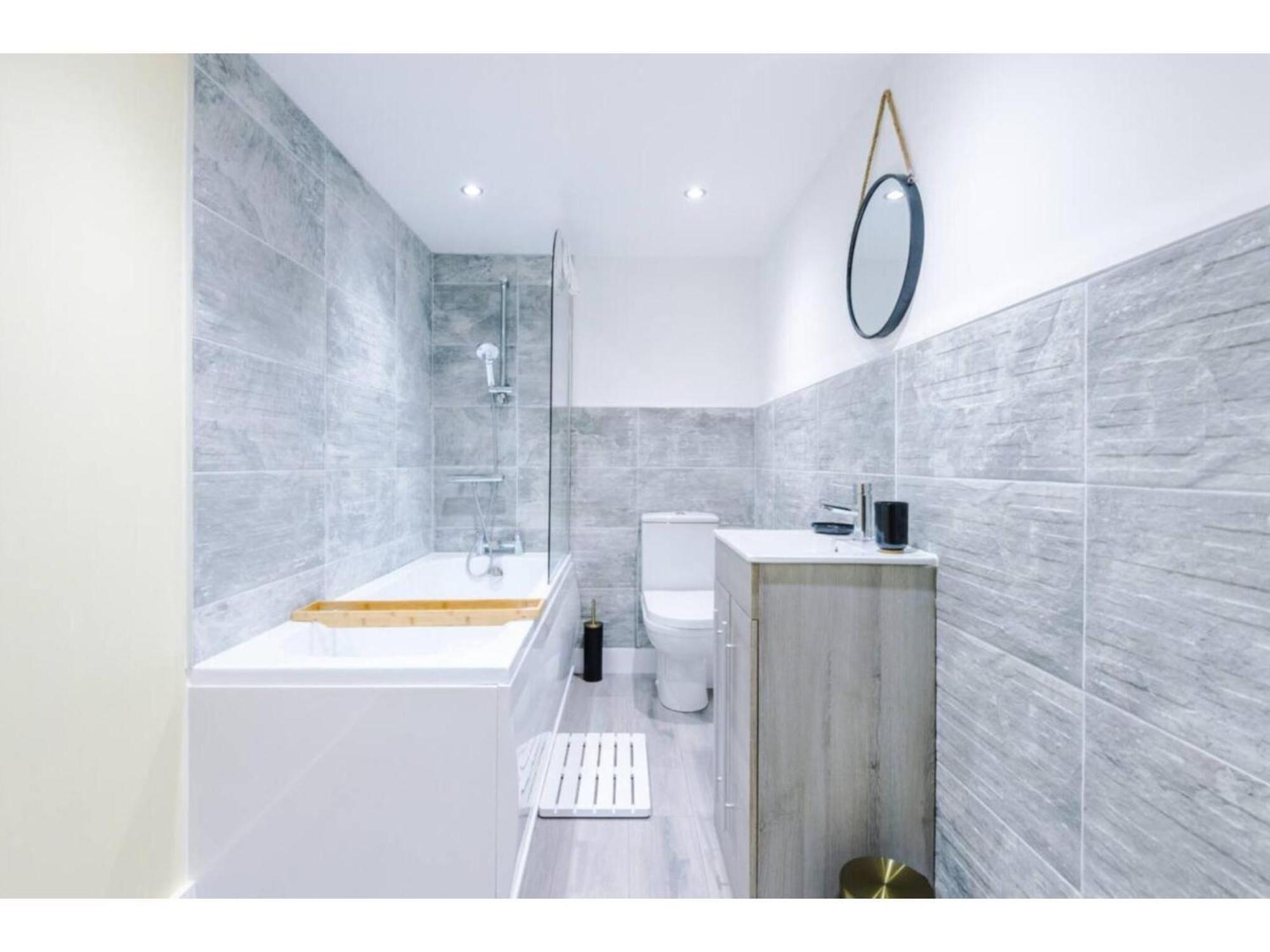 The Ecclesian Deluxe Apartments Near Trafford Centre Eccles Train Station مانشستر المظهر الخارجي الصورة