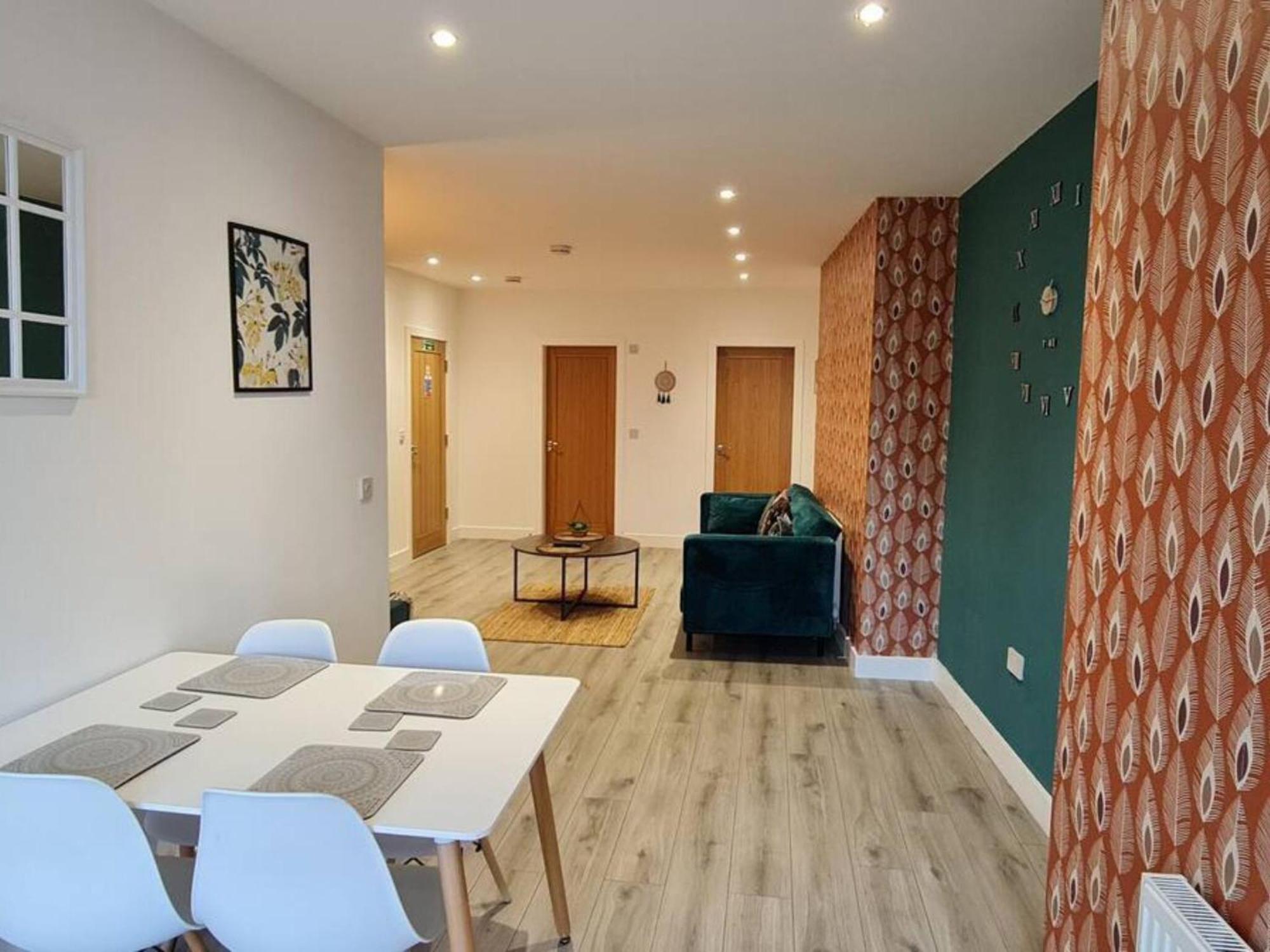 The Ecclesian Deluxe Apartments Near Trafford Centre Eccles Train Station مانشستر المظهر الخارجي الصورة