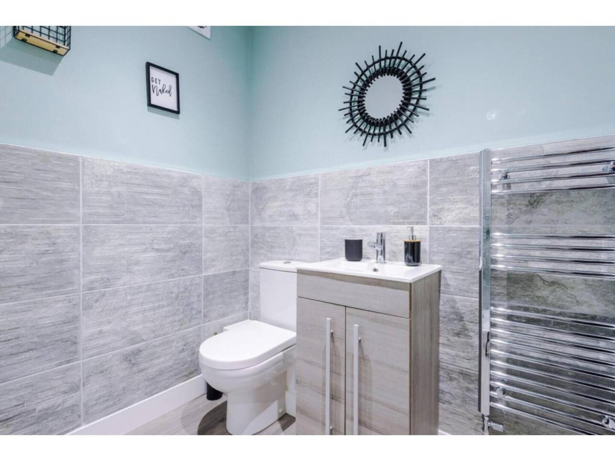 The Ecclesian Deluxe Apartments Near Trafford Centre Eccles Train Station مانشستر المظهر الخارجي الصورة