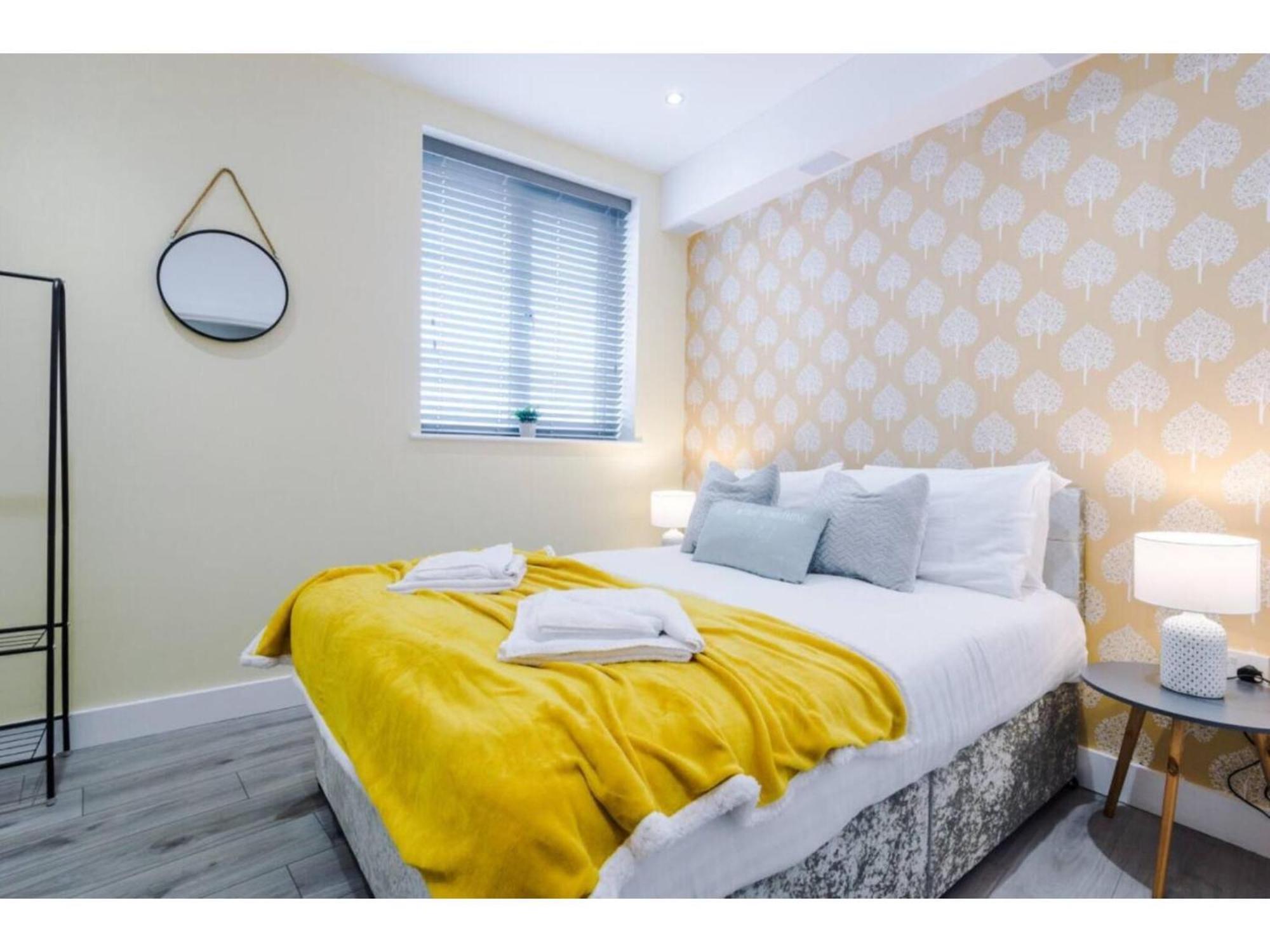 The Ecclesian Deluxe Apartments Near Trafford Centre Eccles Train Station مانشستر المظهر الخارجي الصورة