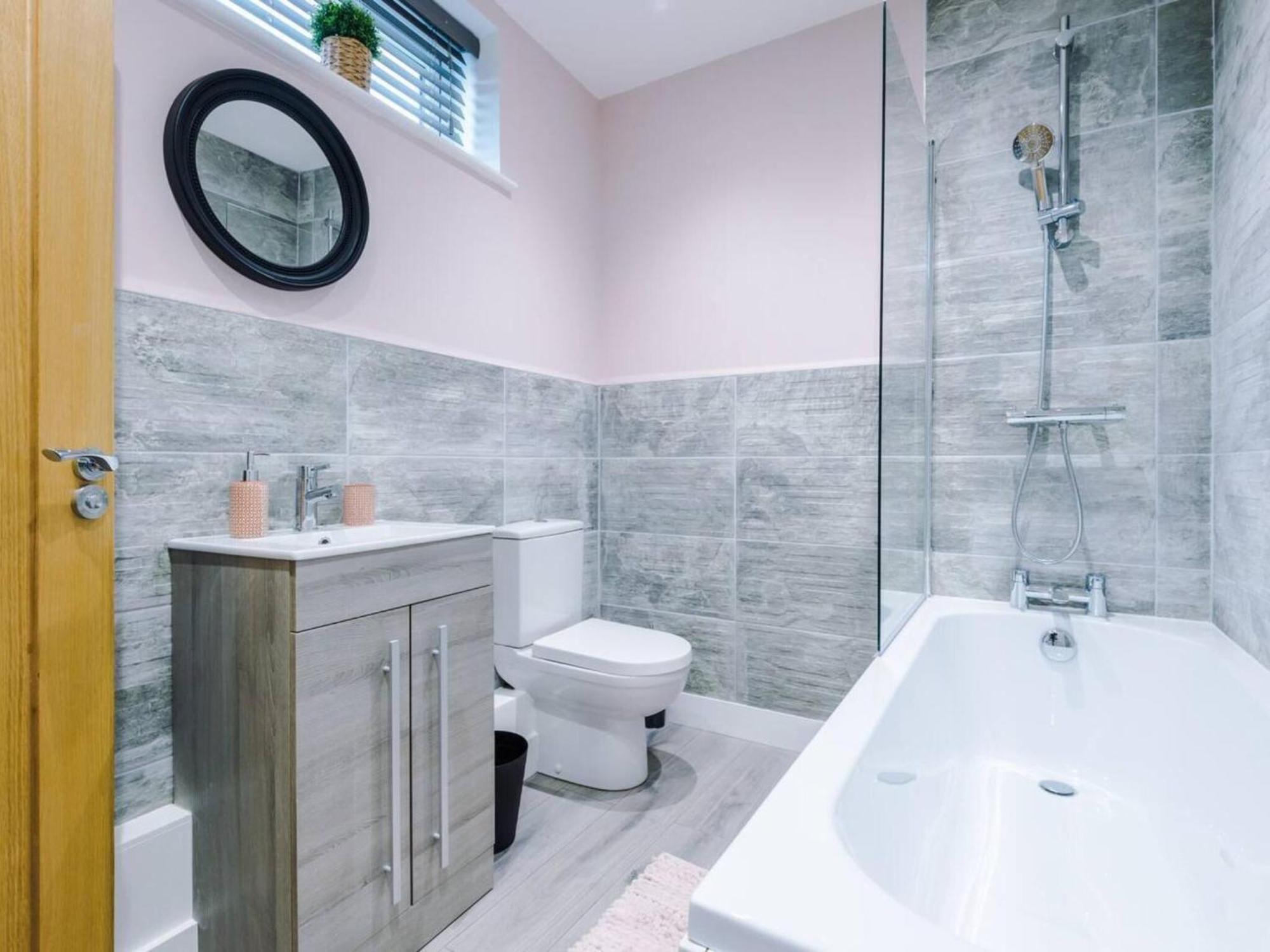 The Ecclesian Deluxe Apartments Near Trafford Centre Eccles Train Station مانشستر المظهر الخارجي الصورة
