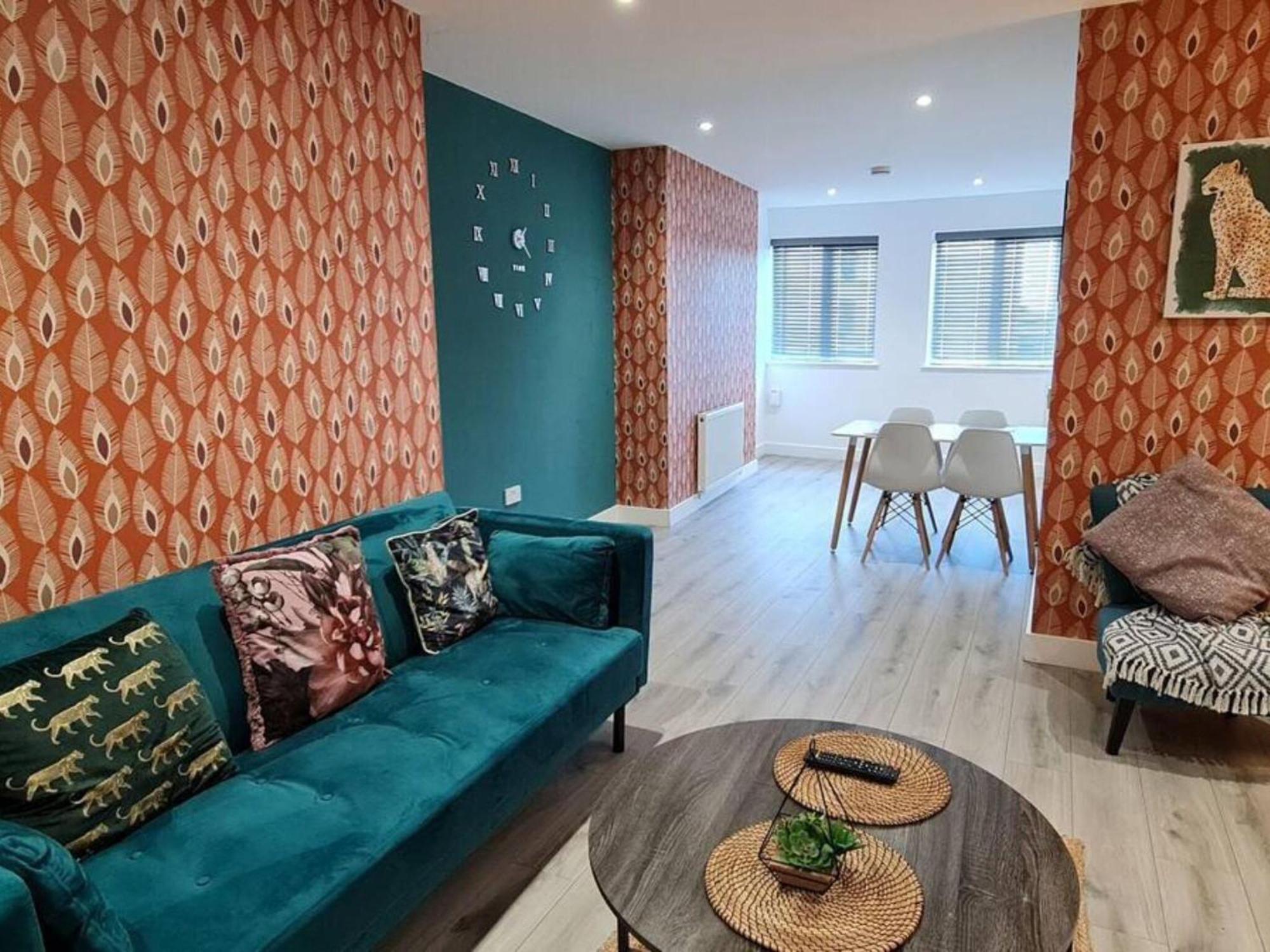 The Ecclesian Deluxe Apartments Near Trafford Centre Eccles Train Station مانشستر المظهر الخارجي الصورة