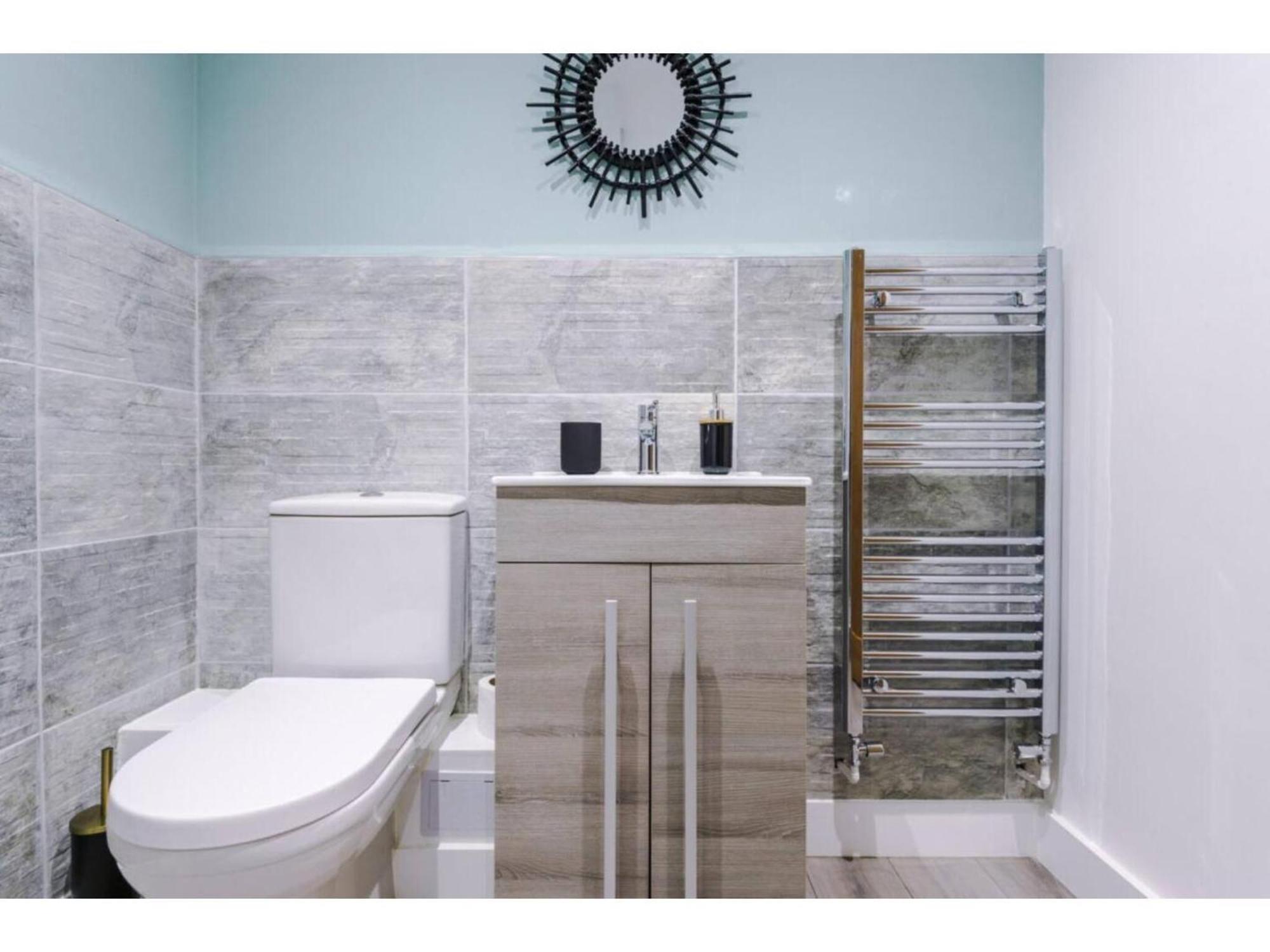 The Ecclesian Deluxe Apartments Near Trafford Centre Eccles Train Station مانشستر المظهر الخارجي الصورة